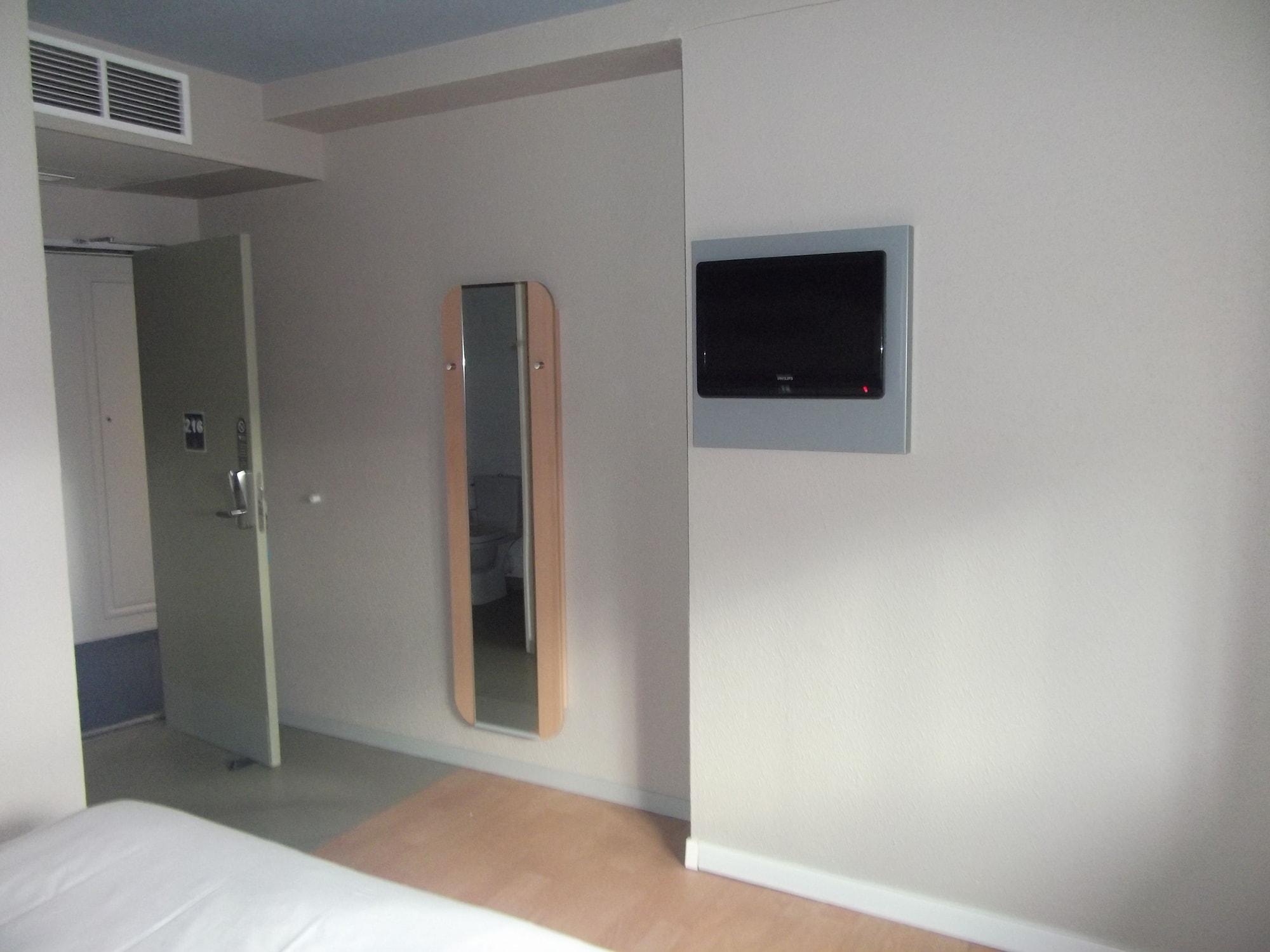 Ibis Budget Besancon Centre Gare Hotel Bagian luar foto