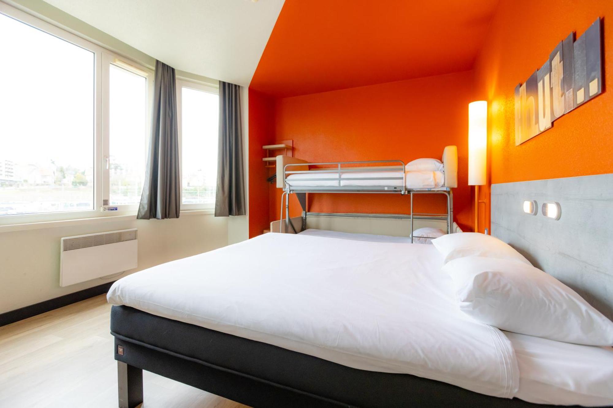 Ibis Budget Besancon Centre Gare Hotel Bagian luar foto