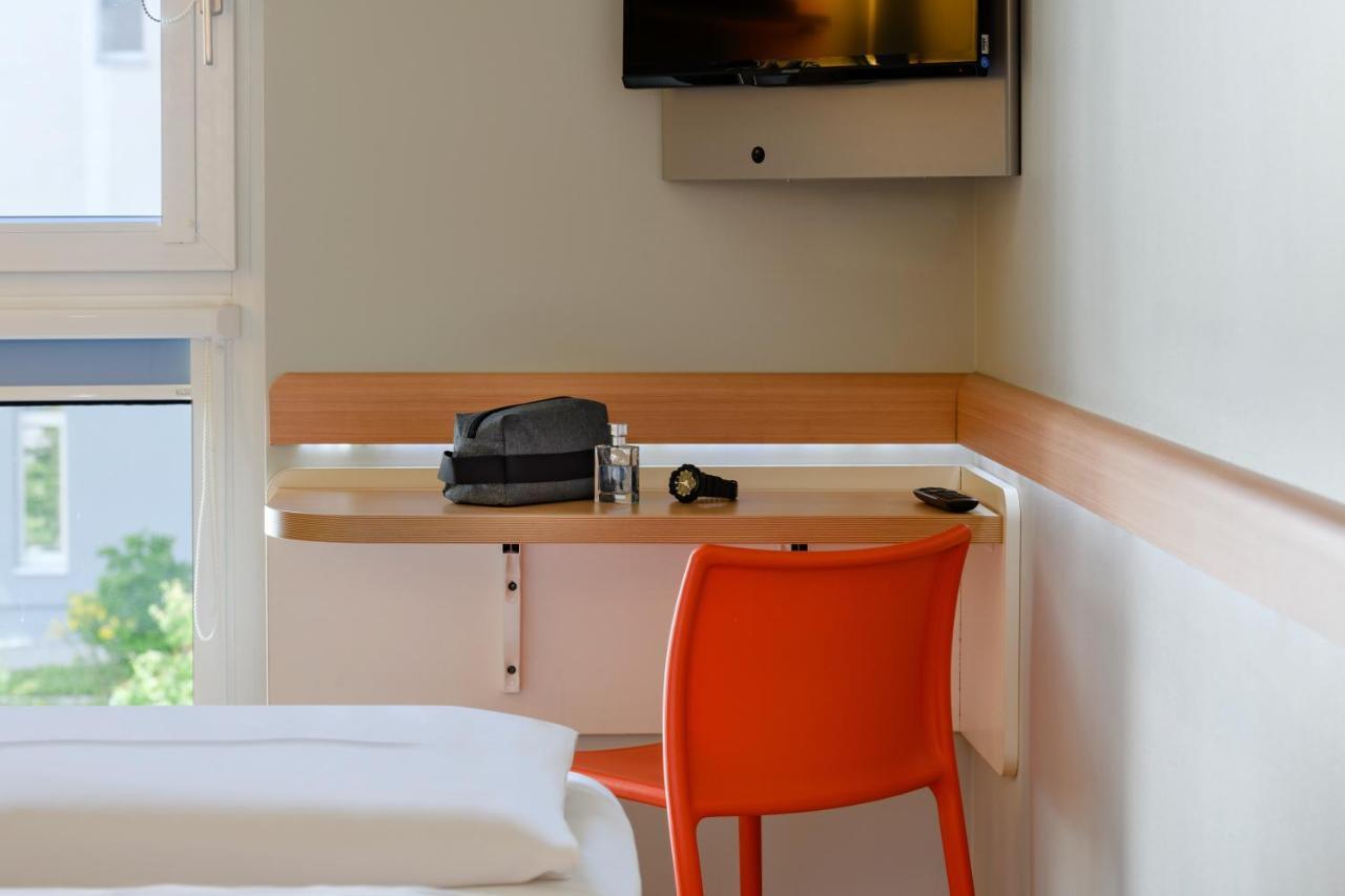 Ibis Budget Besancon Centre Gare Hotel Bagian luar foto